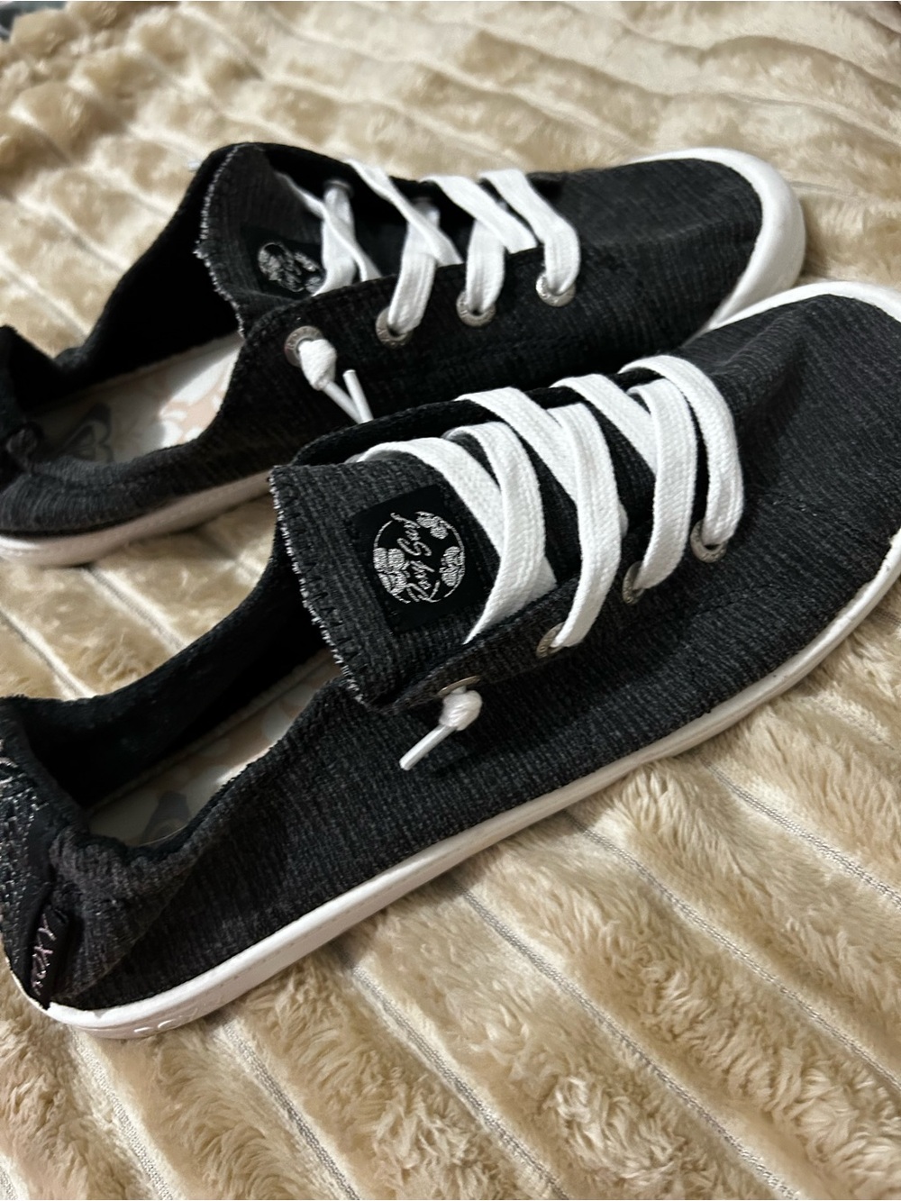 Roxy Black Canvas Low-Top Sneakers with White Laces